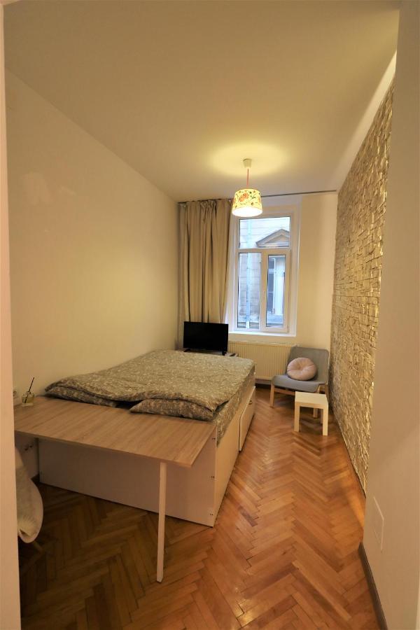 Cozy Old Town Apartment - Free Minibar Bucureşti Ngoại thất bức ảnh