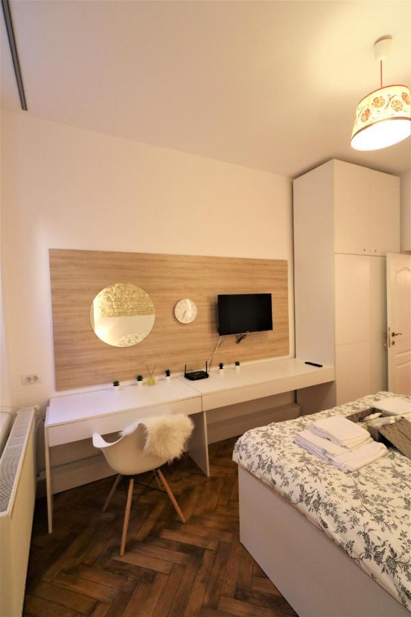 Cozy Old Town Apartment - Free Minibar Bucureşti Ngoại thất bức ảnh